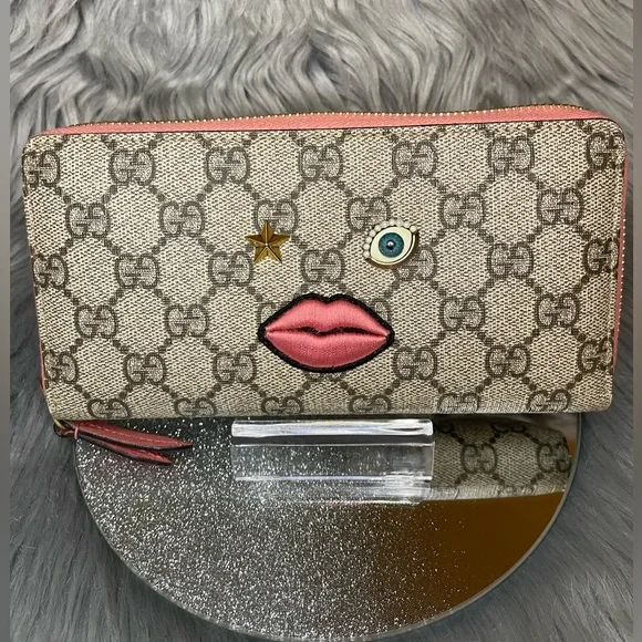 EUC Authentic GUCCI GG Supreme Wink Face Wallet - Picture 1 of 10